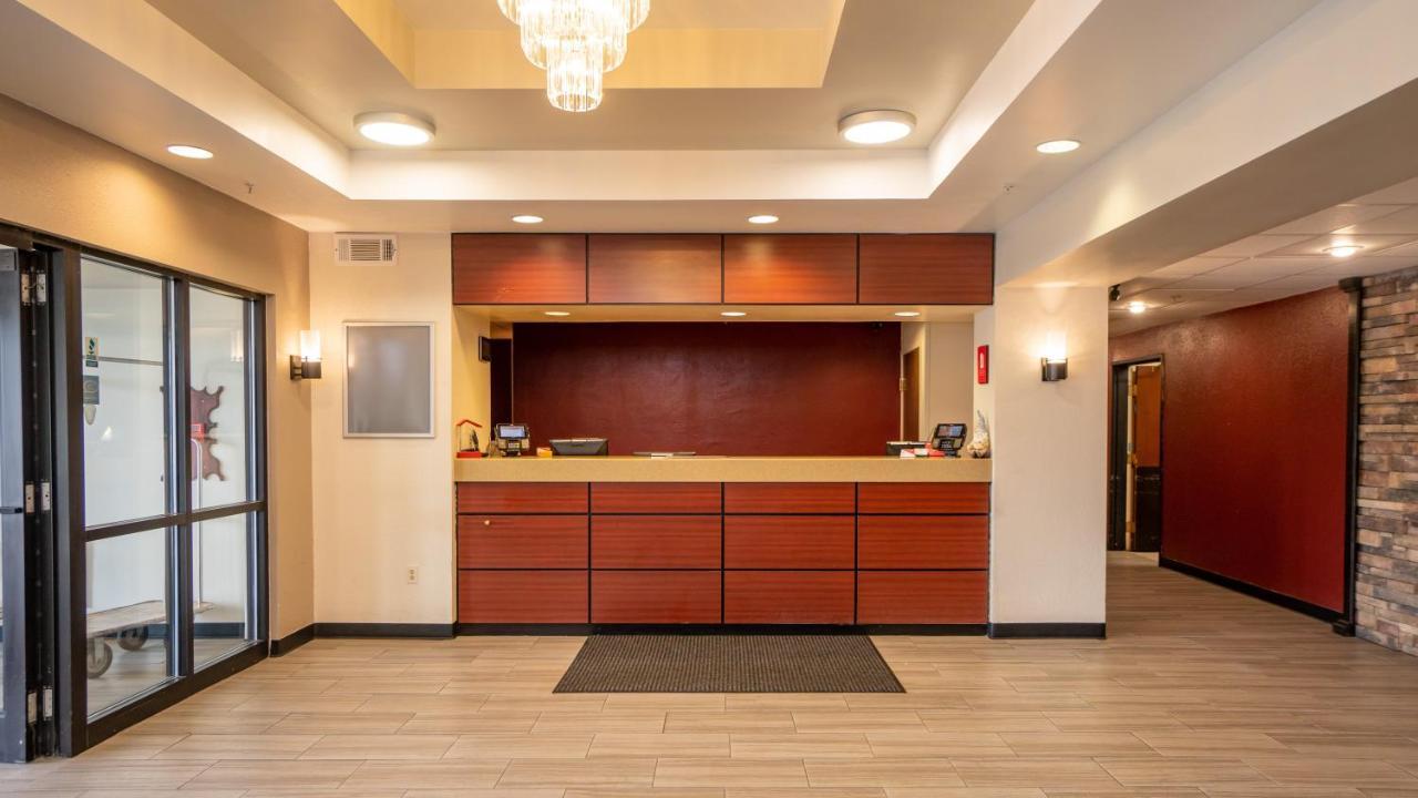 Red Roof Inn & Suites Indianapolis Airport Экстерьер фото