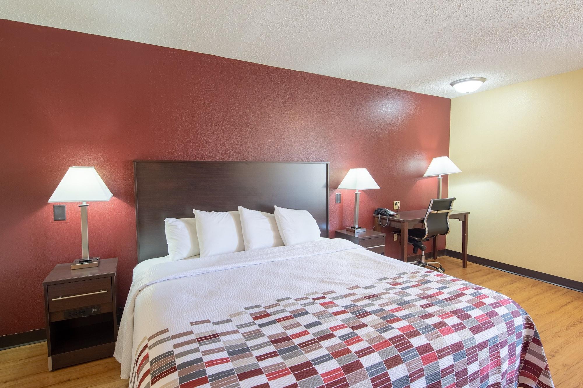 Red Roof Inn & Suites Indianapolis Airport Экстерьер фото
