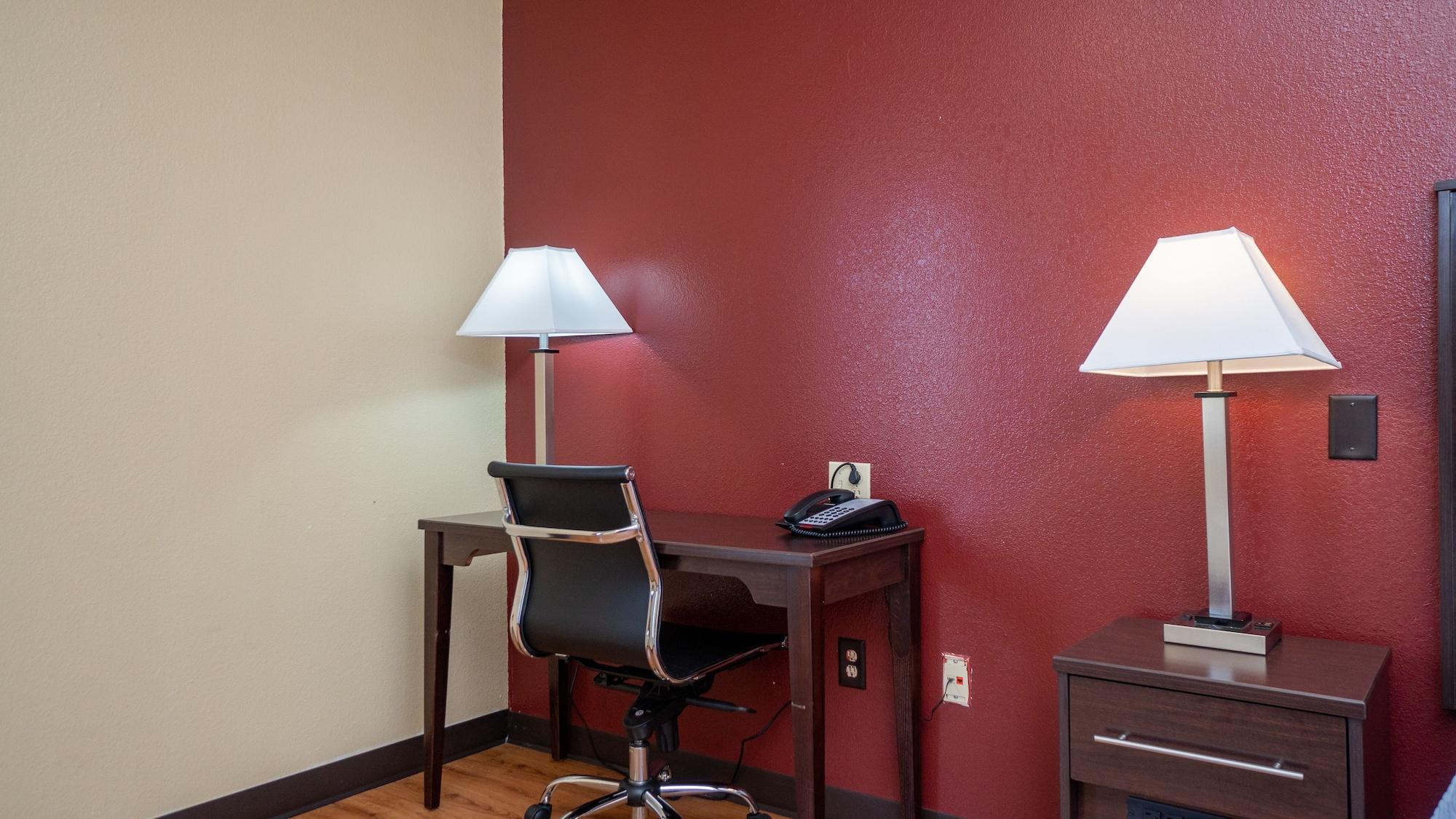 Red Roof Inn & Suites Indianapolis Airport Экстерьер фото