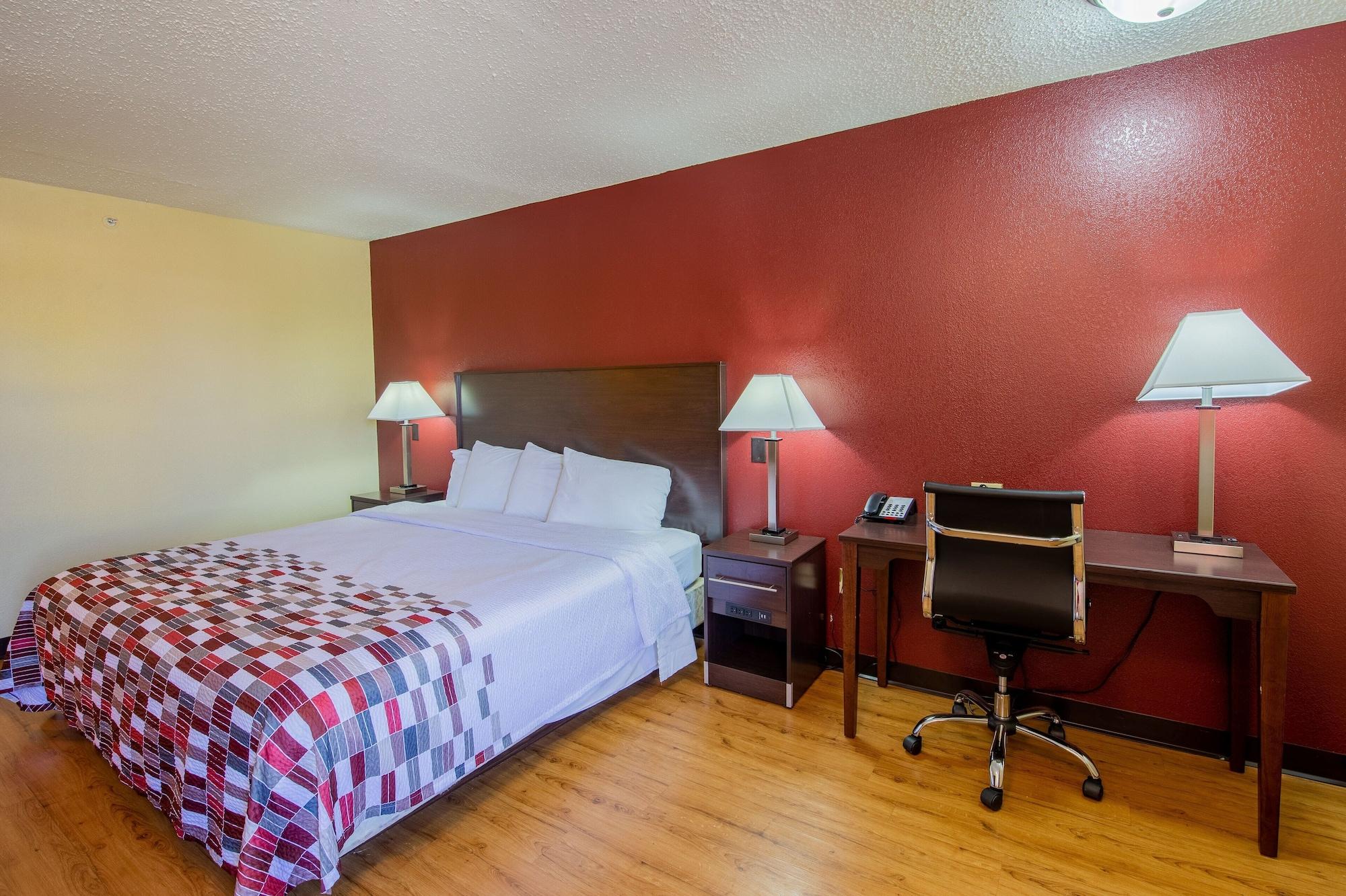 Red Roof Inn & Suites Indianapolis Airport Экстерьер фото