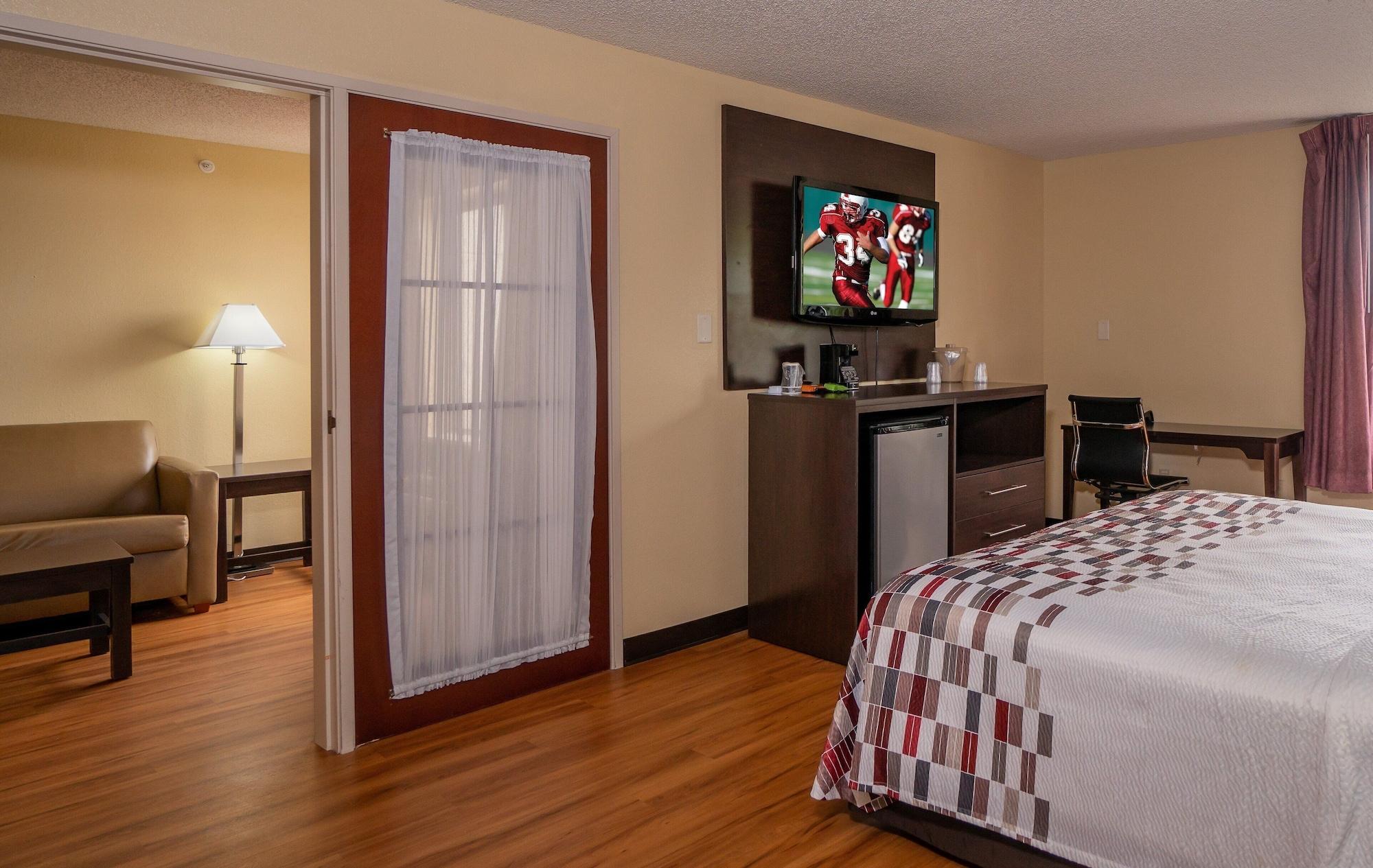 Red Roof Inn & Suites Indianapolis Airport Экстерьер фото