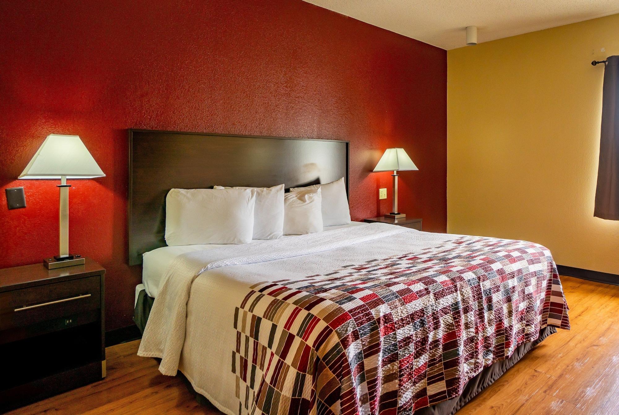 Red Roof Inn & Suites Indianapolis Airport Экстерьер фото