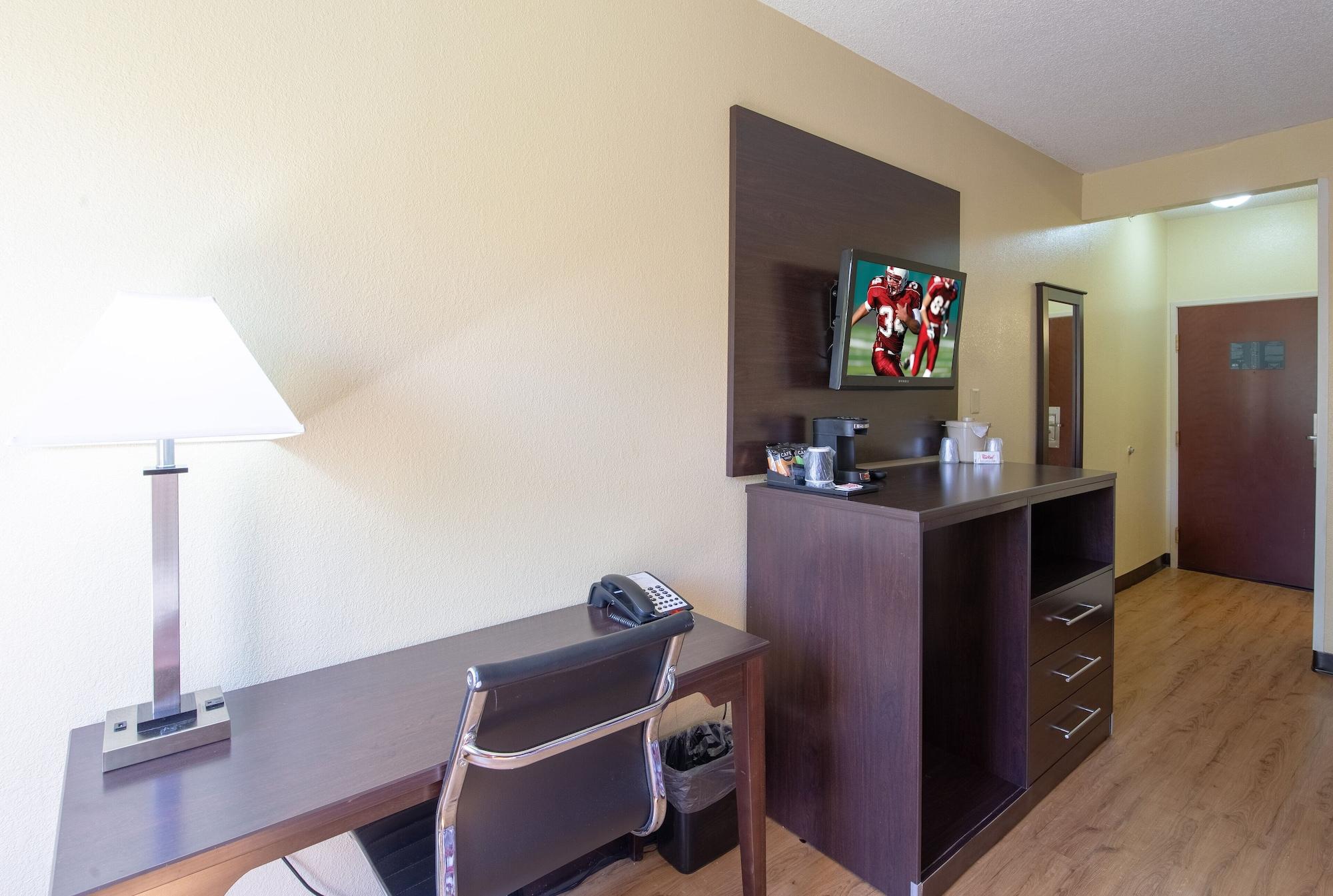 Red Roof Inn & Suites Indianapolis Airport Экстерьер фото