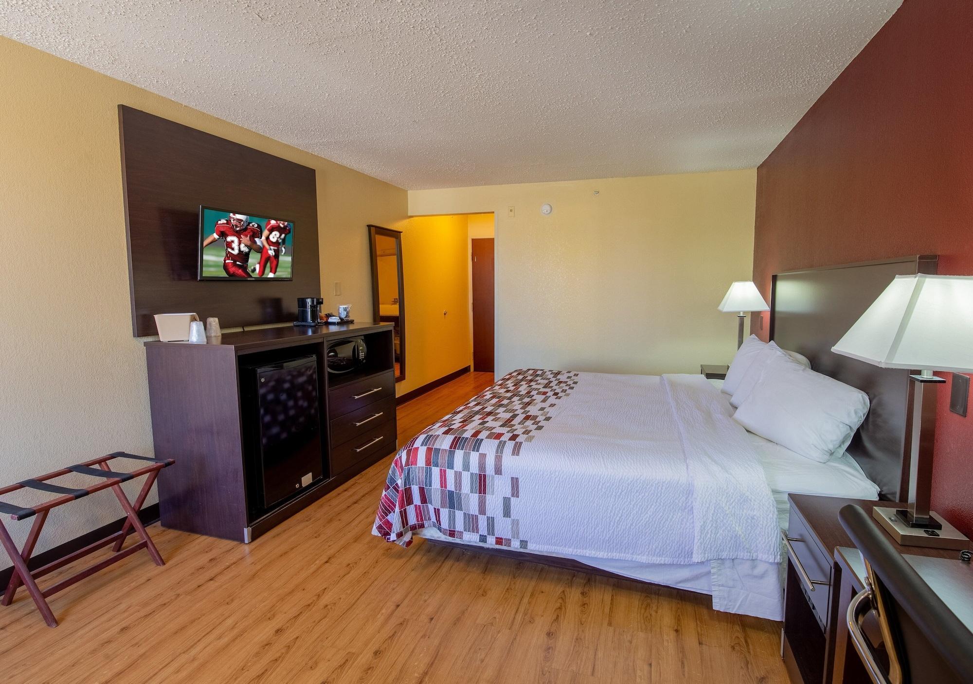 Red Roof Inn & Suites Indianapolis Airport Экстерьер фото