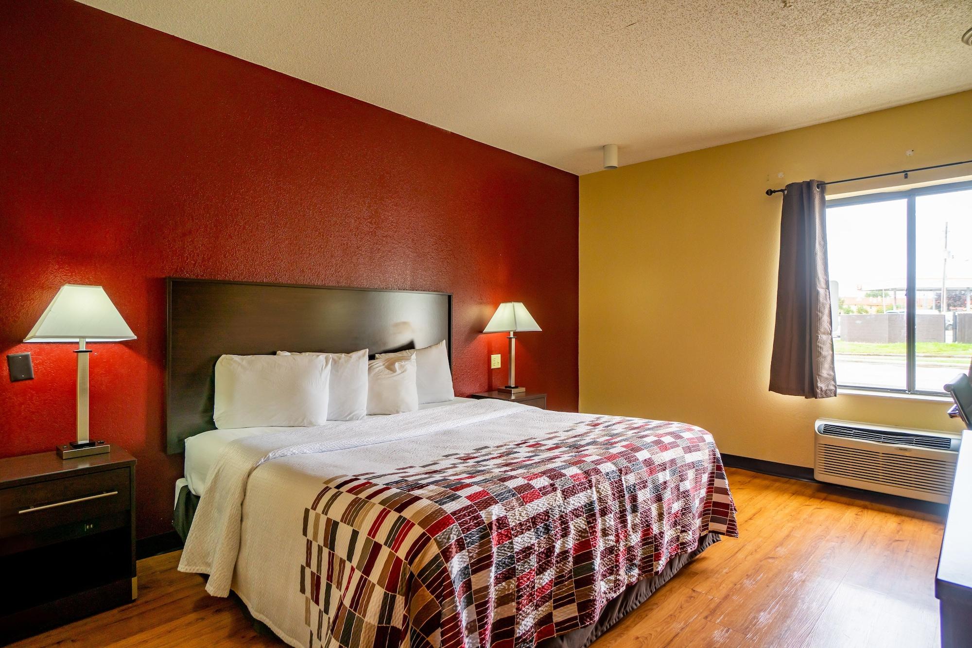 Red Roof Inn & Suites Indianapolis Airport Экстерьер фото