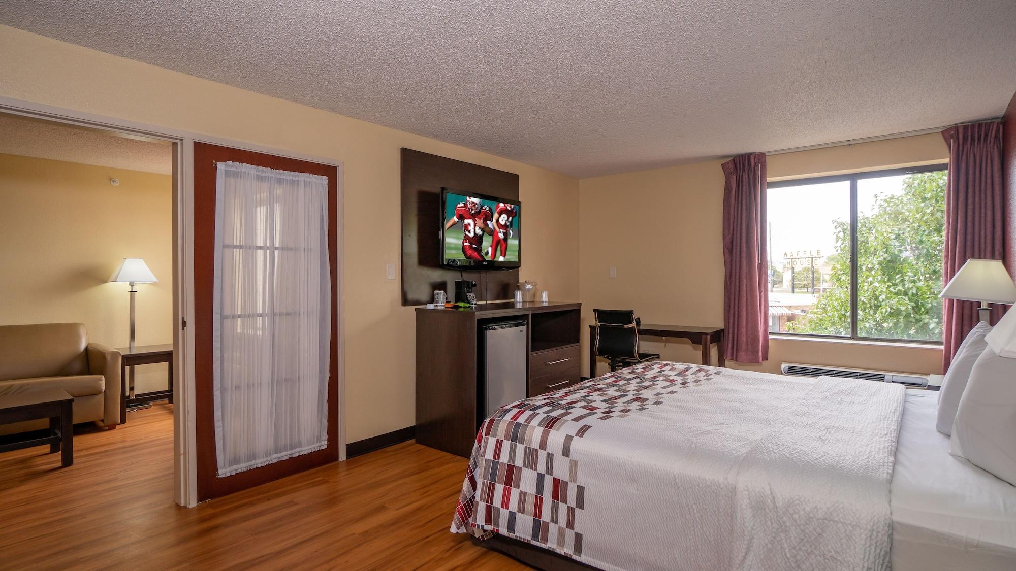 Red Roof Inn & Suites Indianapolis Airport Экстерьер фото