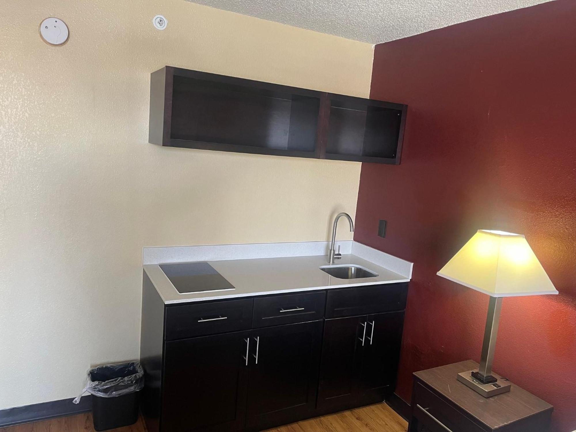 Red Roof Inn & Suites Indianapolis Airport Экстерьер фото