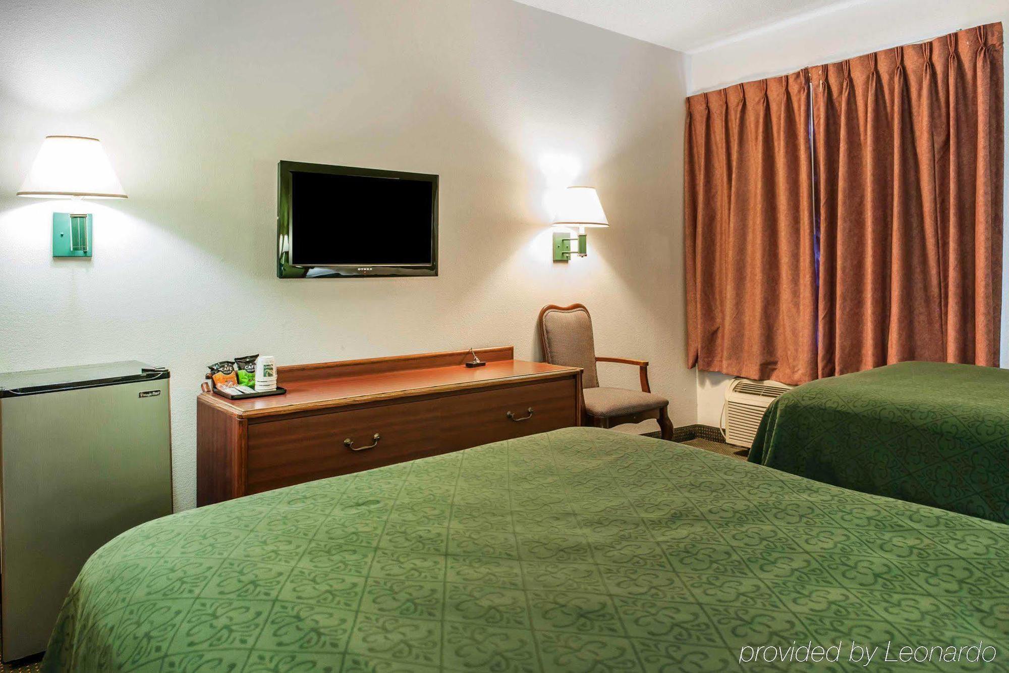 Red Roof Inn & Suites Indianapolis Airport Экстерьер фото