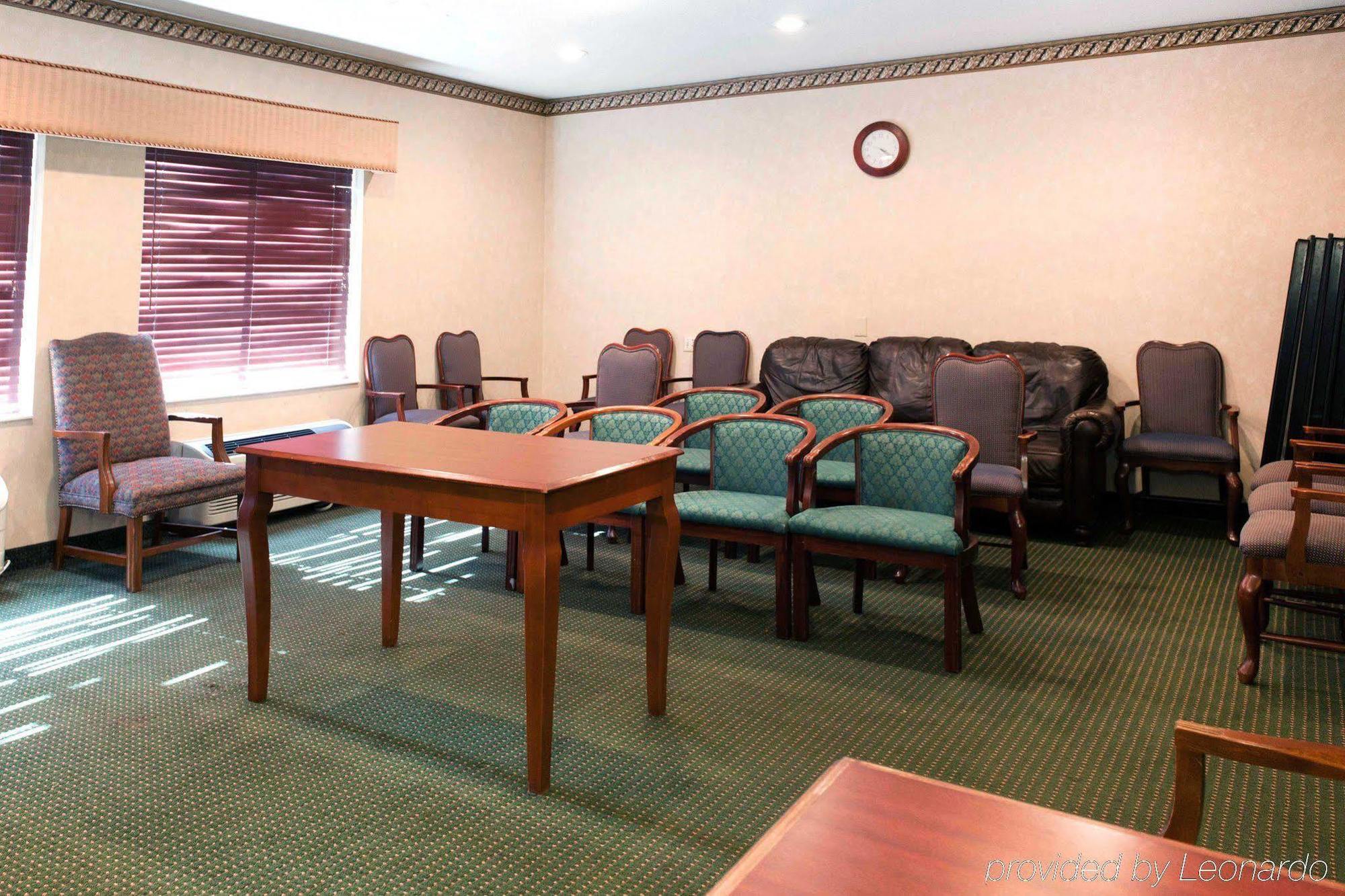Red Roof Inn & Suites Indianapolis Airport Экстерьер фото